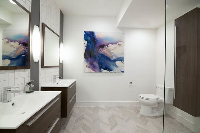 A chevron floor tile design in an contemporary bathroom.