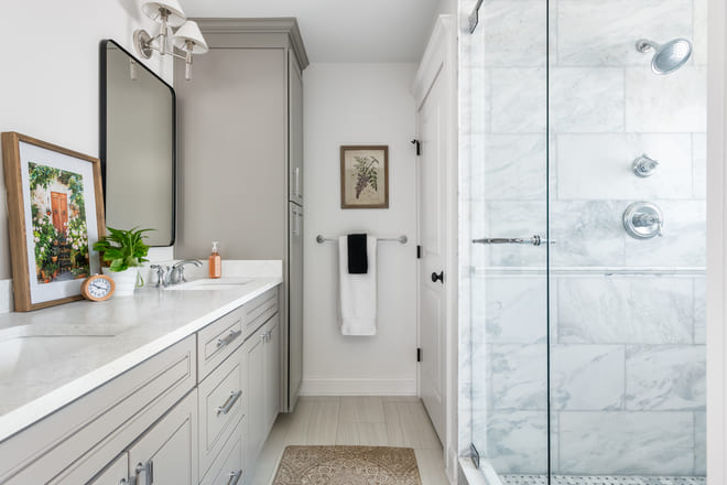 A bathroom with marble tile.