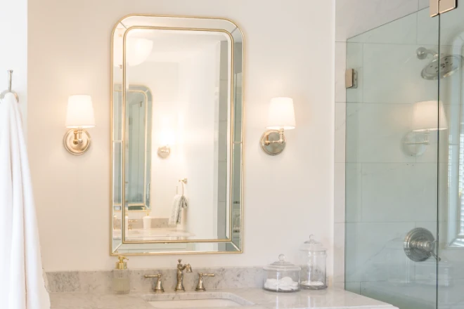 Framed Mirror vs. Frameless Mirror: A Guide to Choosing the Right One