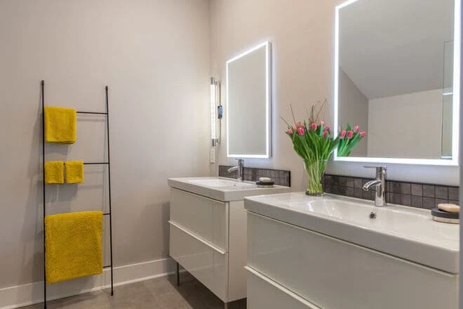 The bathroom countertops in this modern bathroom design complement the overall aesthetic